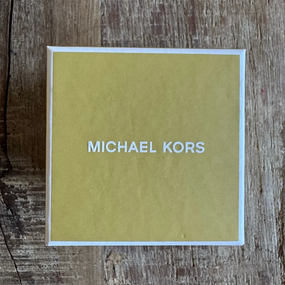 Michael kors ring - size 8 - Picture 3 of 3